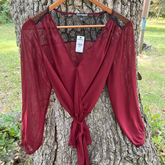 ⭐️NWT Express Belted Blouse in size S - Picture 1 of 4